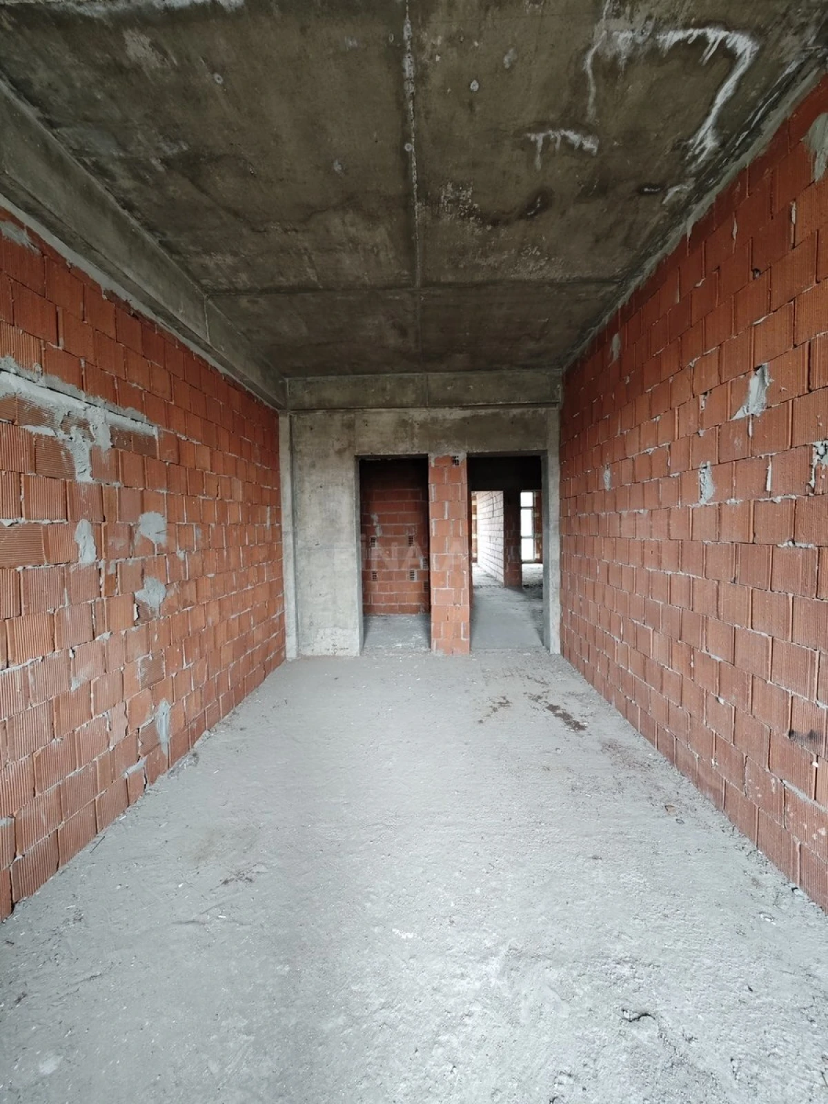 Satılır 3 otaqlı mənzil 138 m²