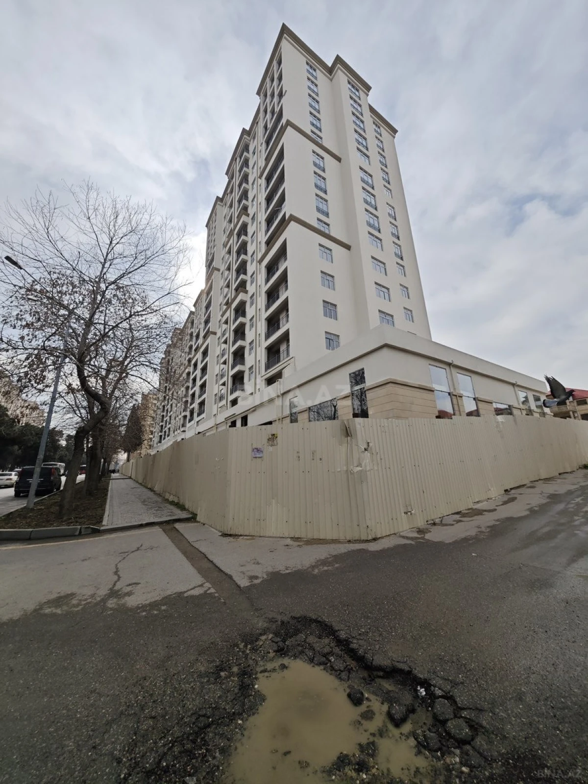 Satılır 3 otaqlı mənzil 138 m²