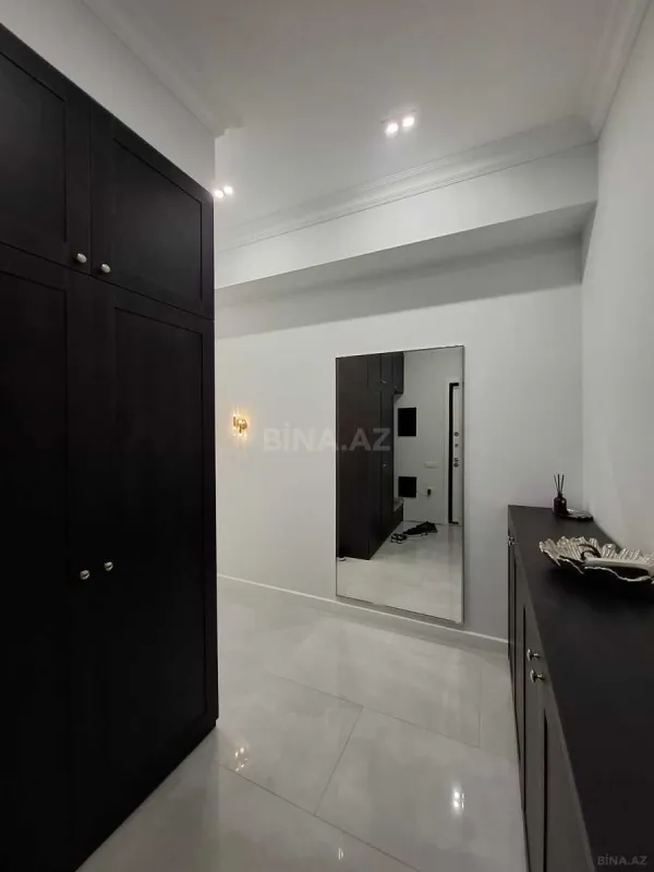 Satılır 4 otaqlı mənzil 155 m²
