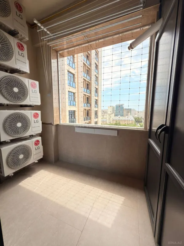 Satılır 4 otaqlı mənzil 155 m²