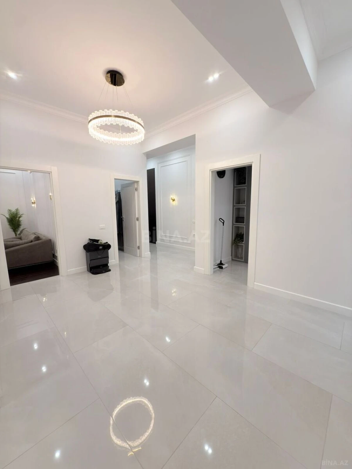 Satılır 4 otaqlı mənzil 155 m²