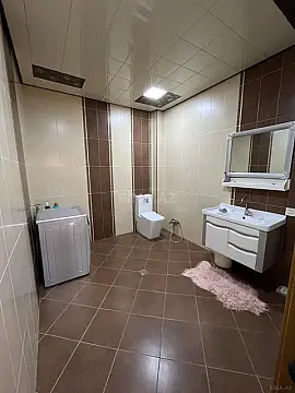 Satılır 5 otaqlı həyət evi 300 m²