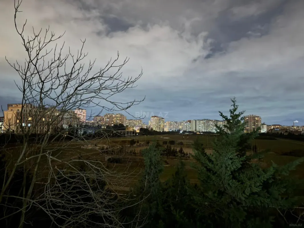 Satılır 4 otaqlı mənzil 175 m²