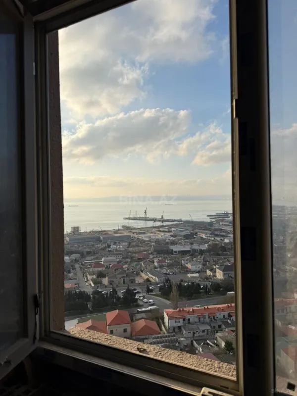 Satılır 4 otaqlı mənzil 185 m²