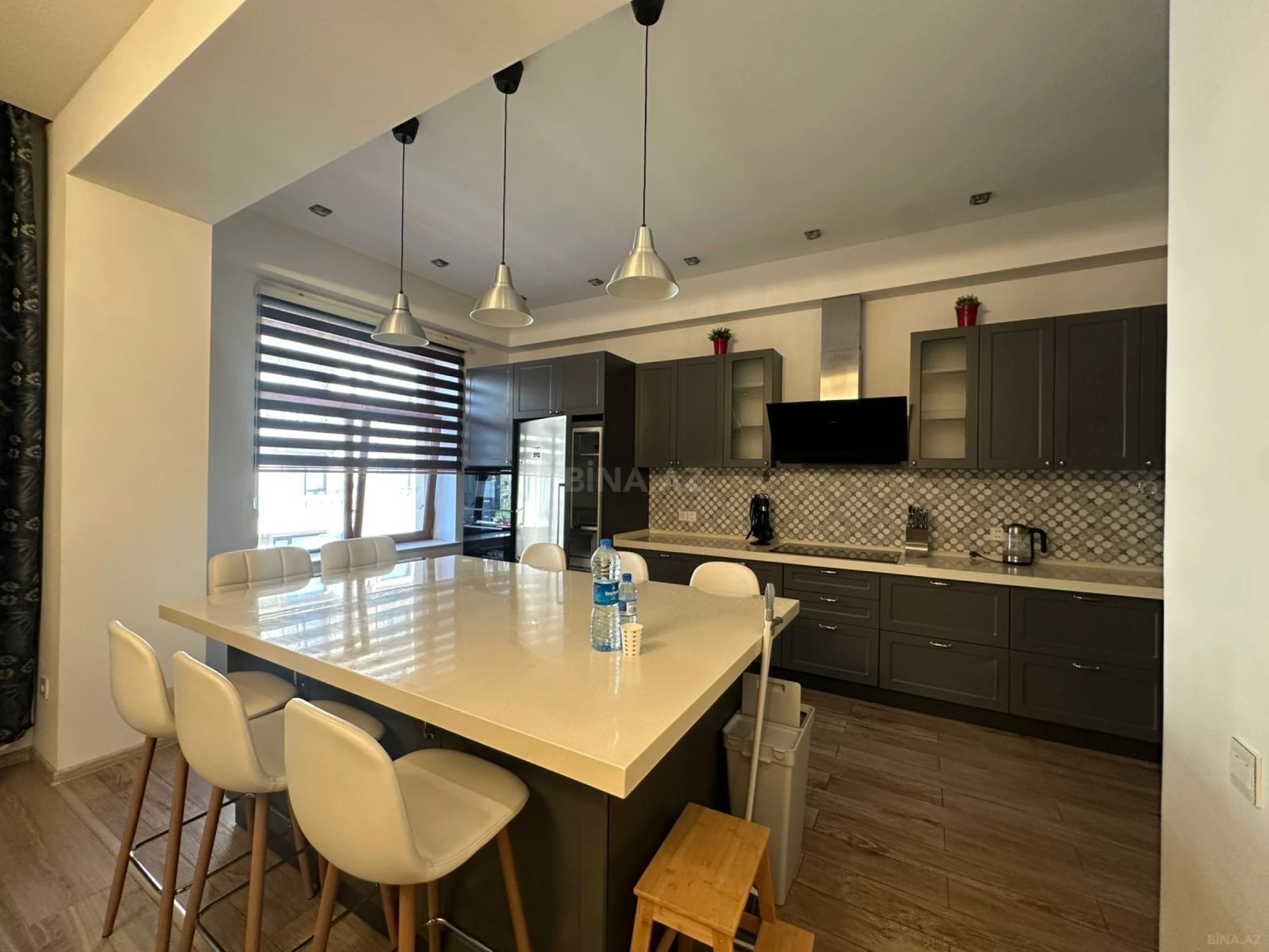 Kirayə verilir 4 otaqlı mənzil 170 m²