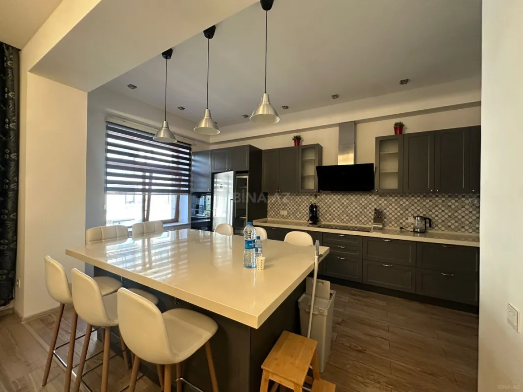 Kirayə verilir 4 otaqlı mənzil 170 m²