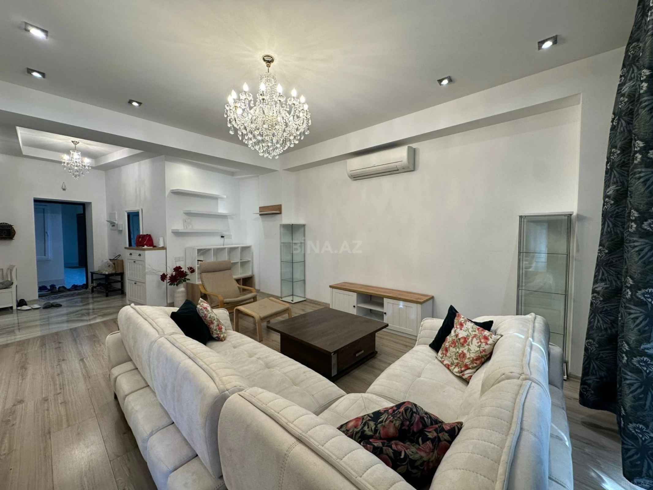 Kirayə verilir 4 otaqlı mənzil 170 m²