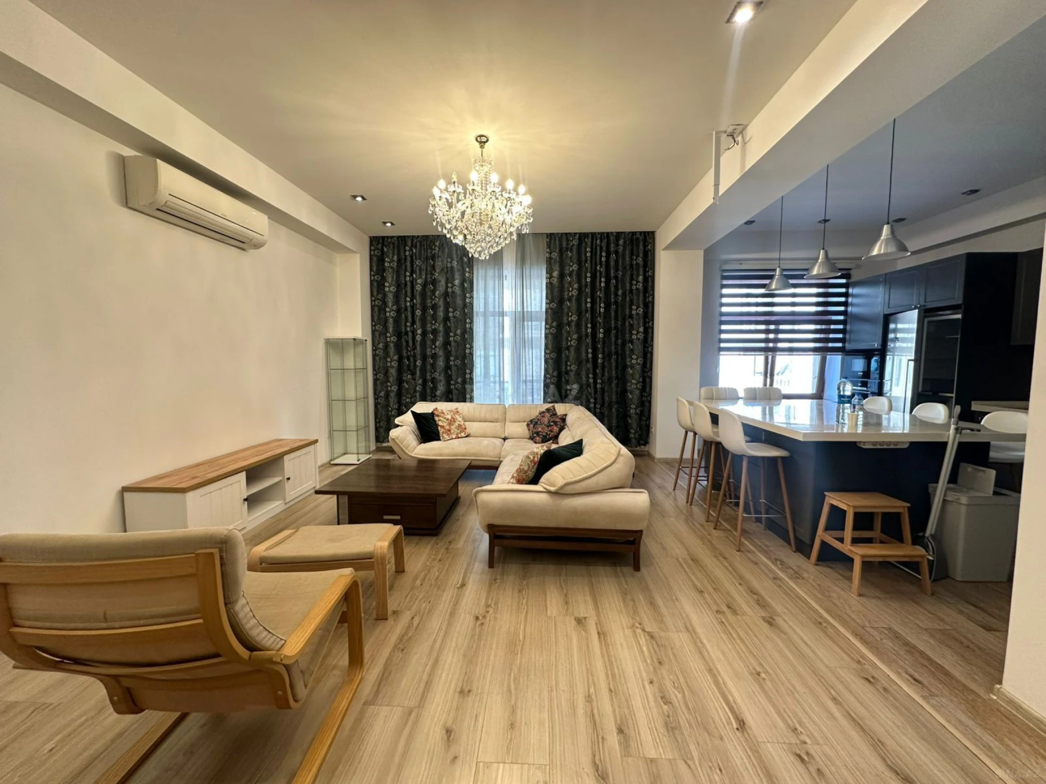 Kirayə verilir 4 otaqlı mənzil 170 m²
