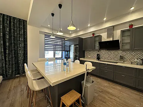 Kirayə verilir 4 otaqlı mənzil 170 m²