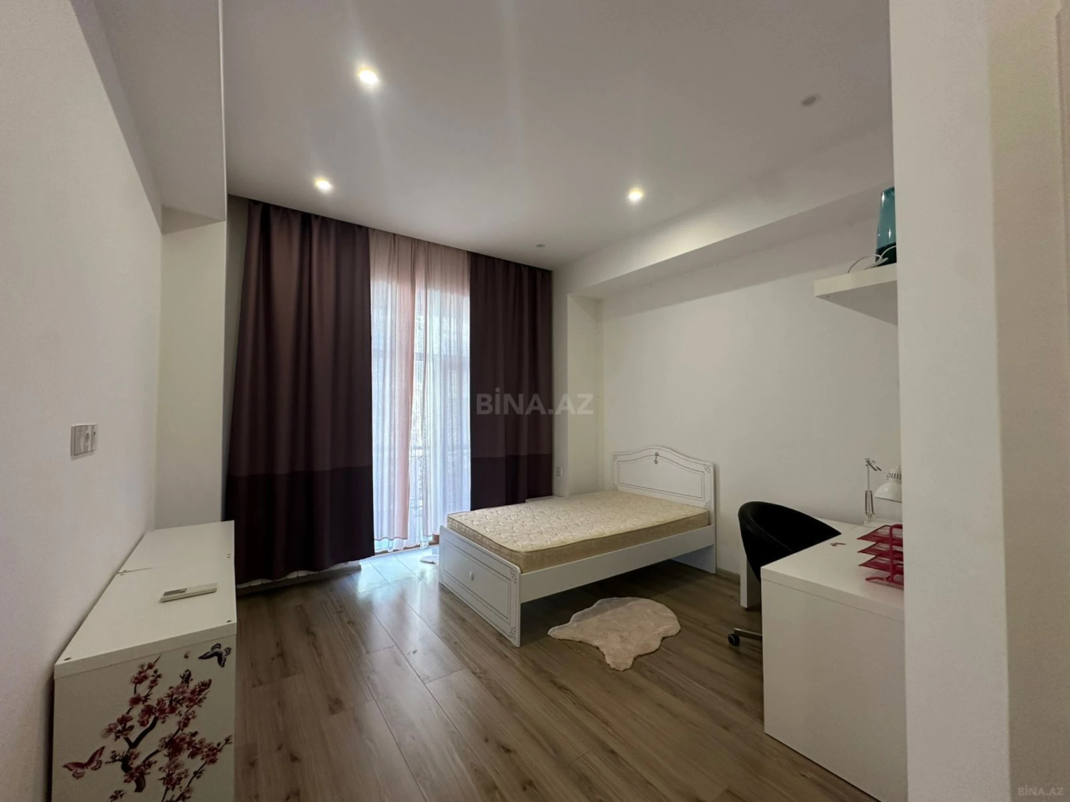 Kirayə verilir 4 otaqlı mənzil 170 m²