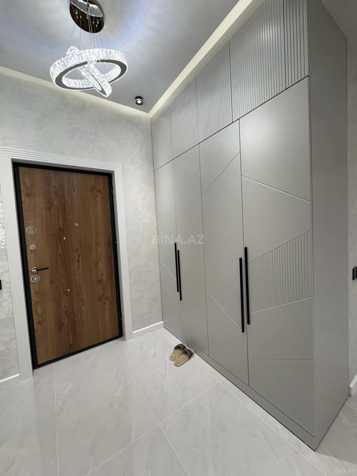 Satılır 3 otaqlı mənzil 105 m²