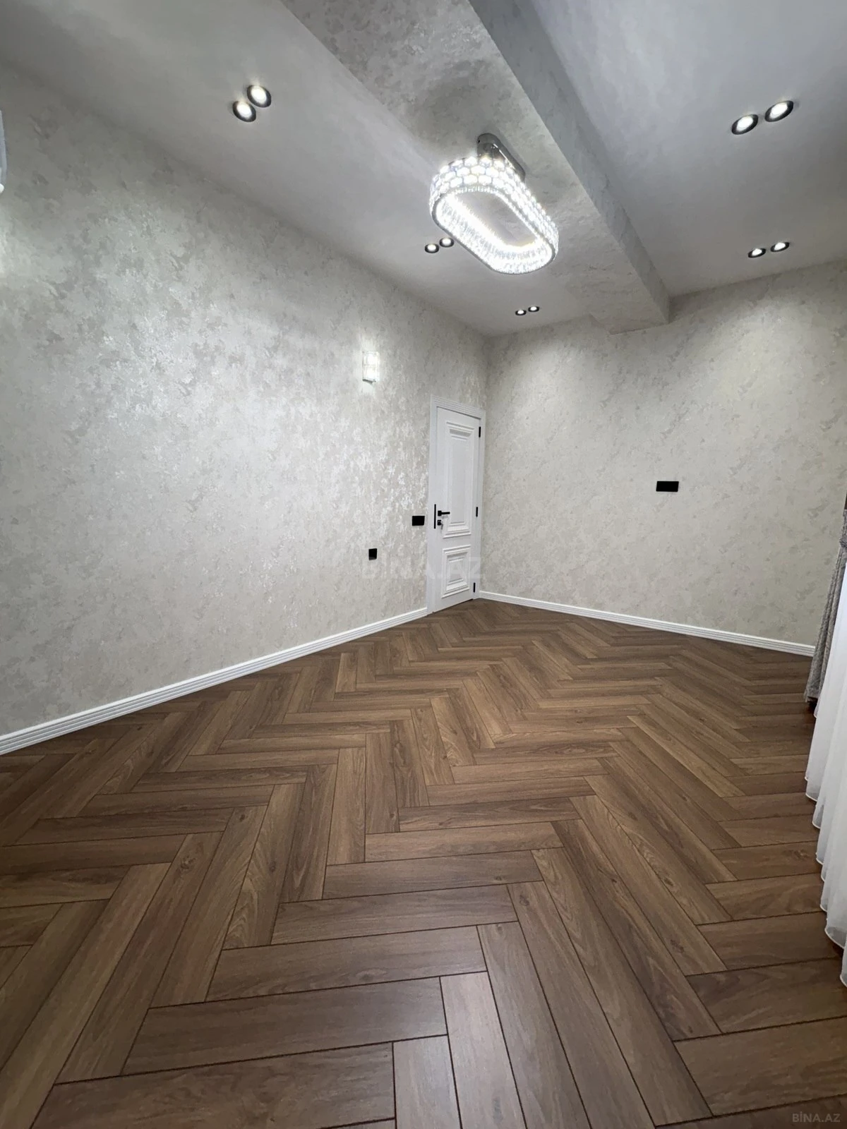 Satılır 3 otaqlı mənzil 105 m²
