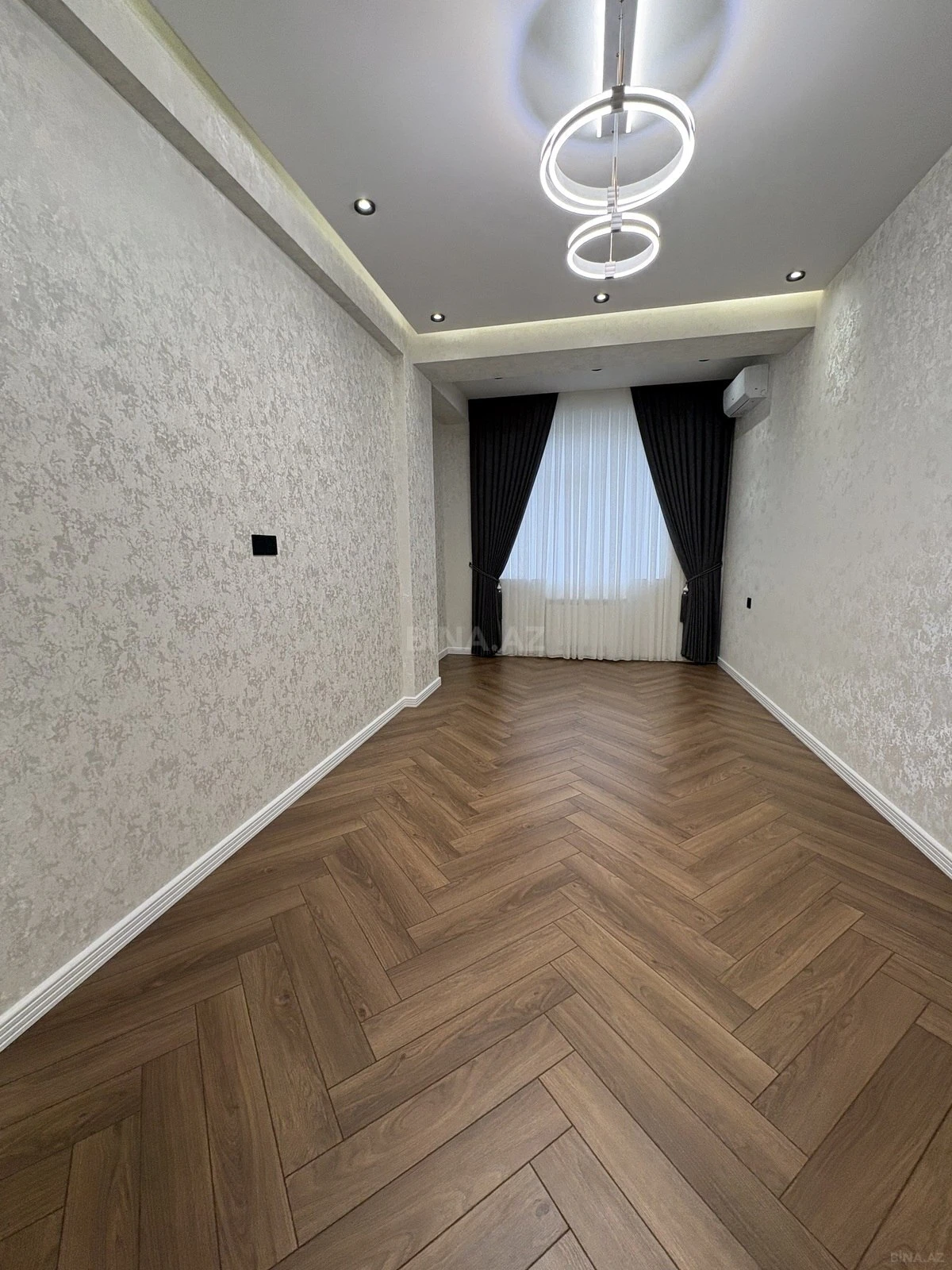 Satılır 3 otaqlı mənzil 105 m²