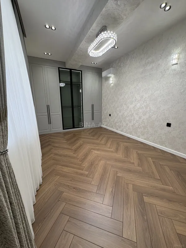 Satılır 3 otaqlı mənzil 105 m²