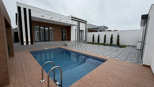 Satılır 4 otaqlı həyət evi 160 m²