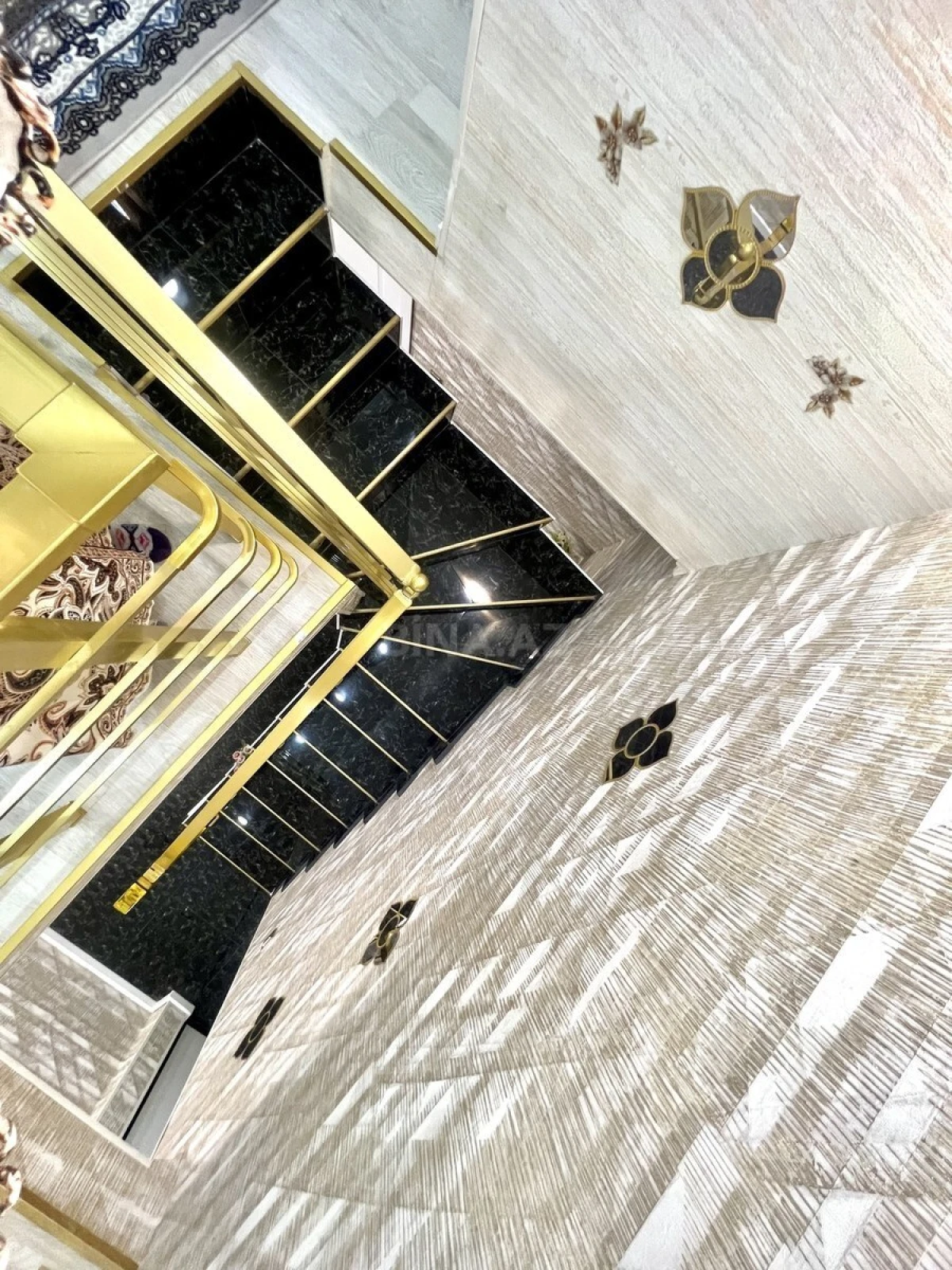 Satılır 3 otaqlı mənzil 110 m²