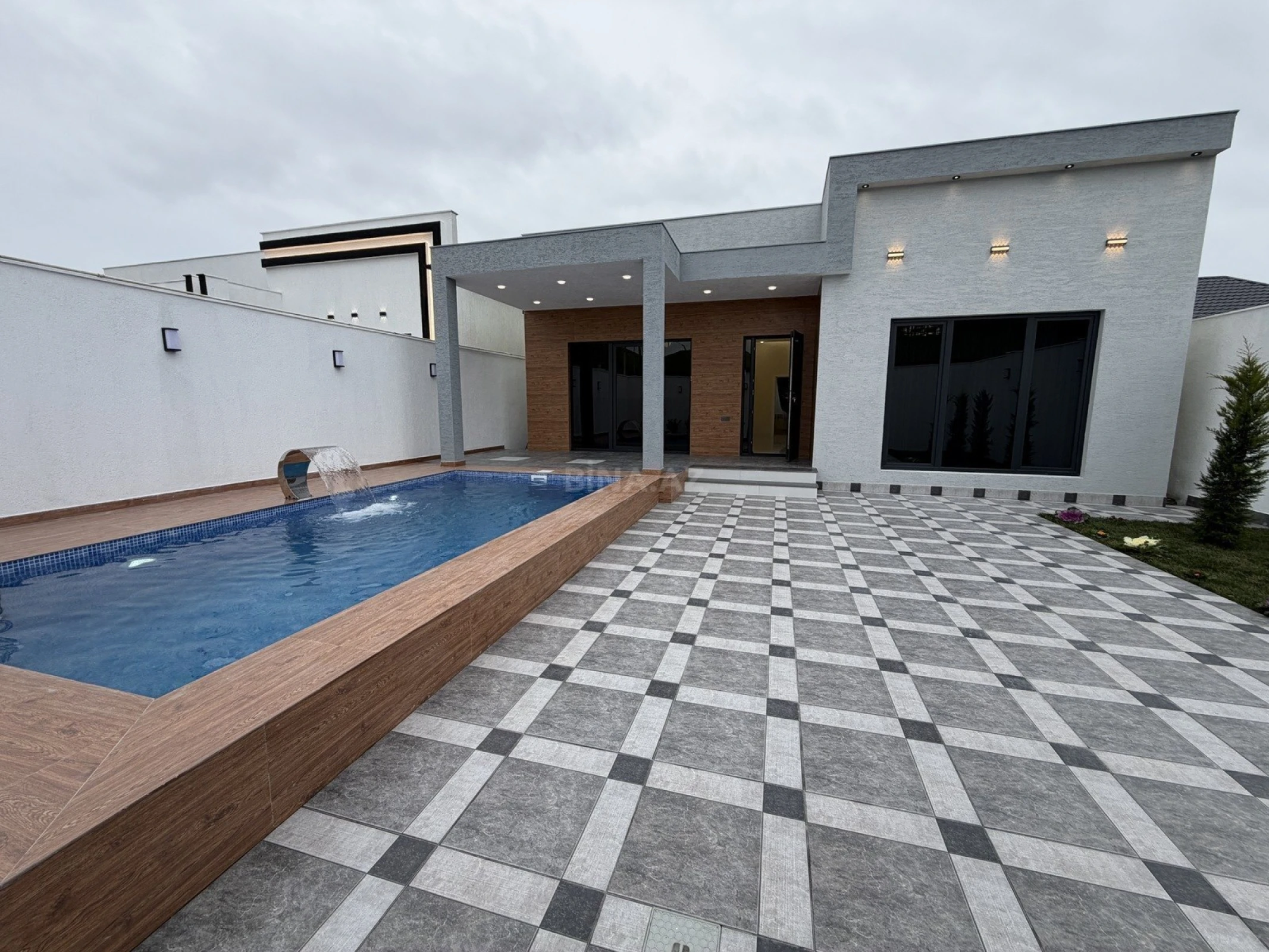 Satılır 4 otaqlı həyət evi 160 m²