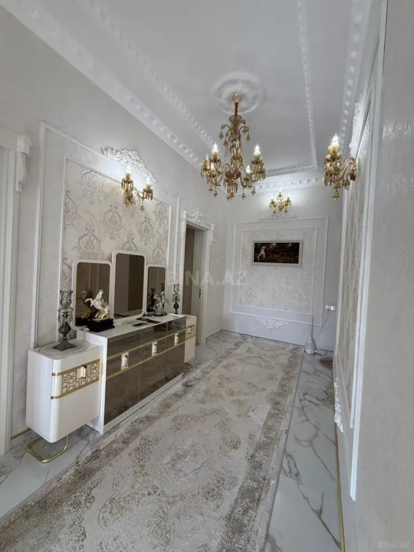 Satılır 5 otaqlı həyət evi 200 m²