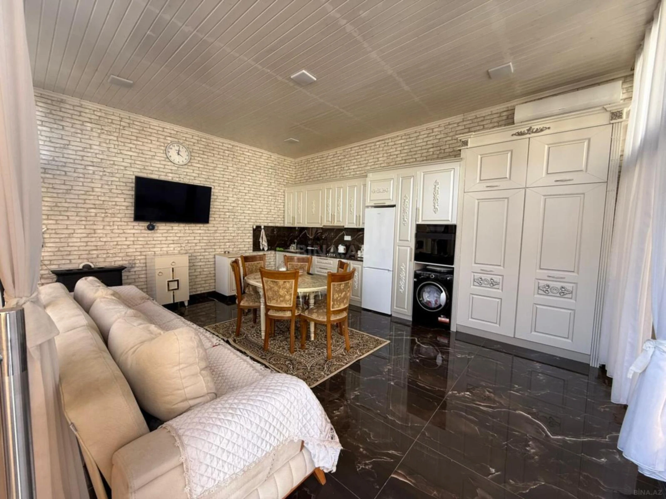 Satılır 5 otaqlı həyət evi 200 m²