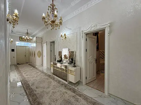 Satılır 5 otaqlı həyət evi 200 m²