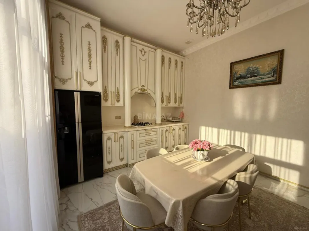 Satılır 5 otaqlı həyət evi 200 m²