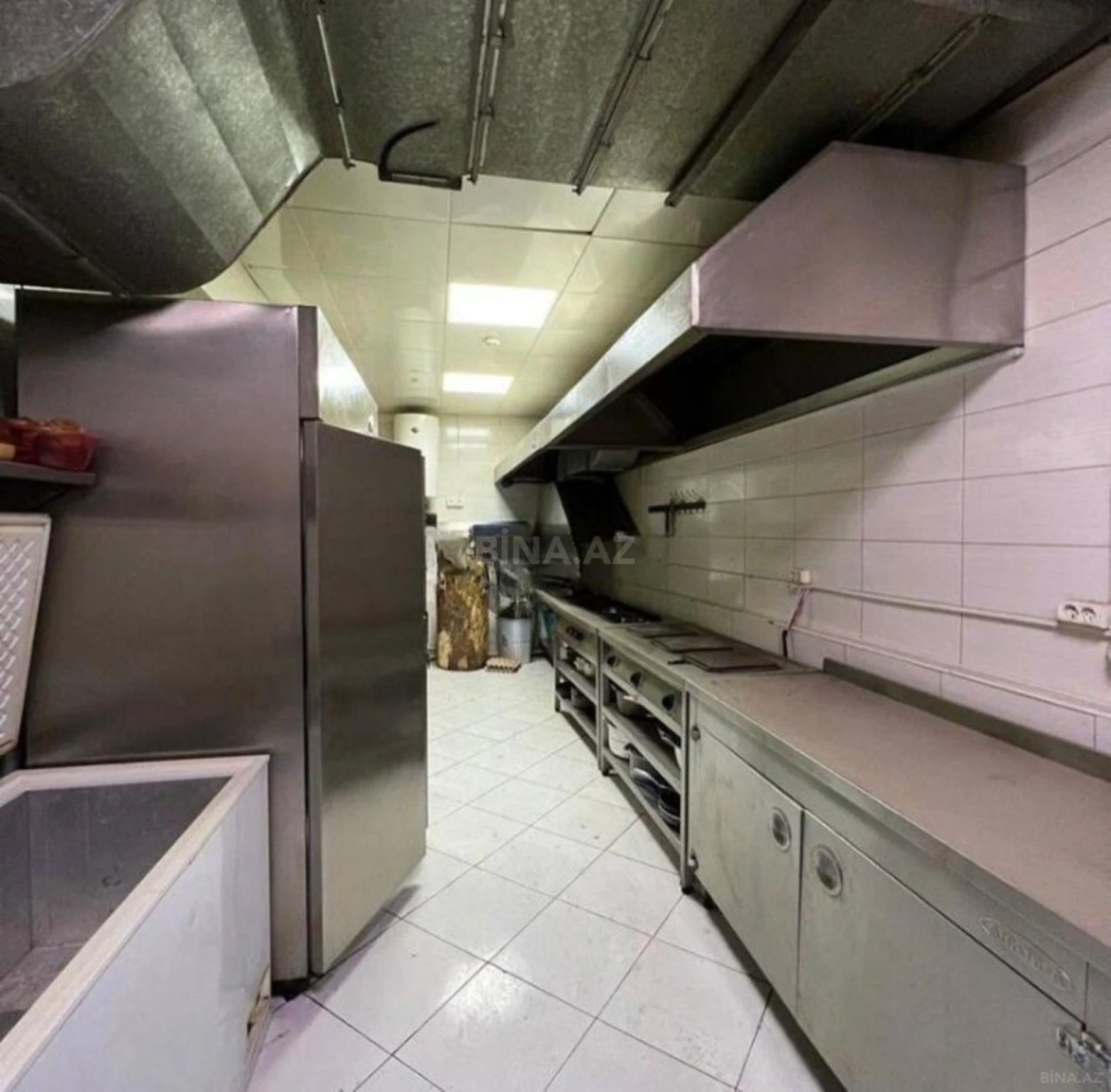 Satılır obyekt 210 m²