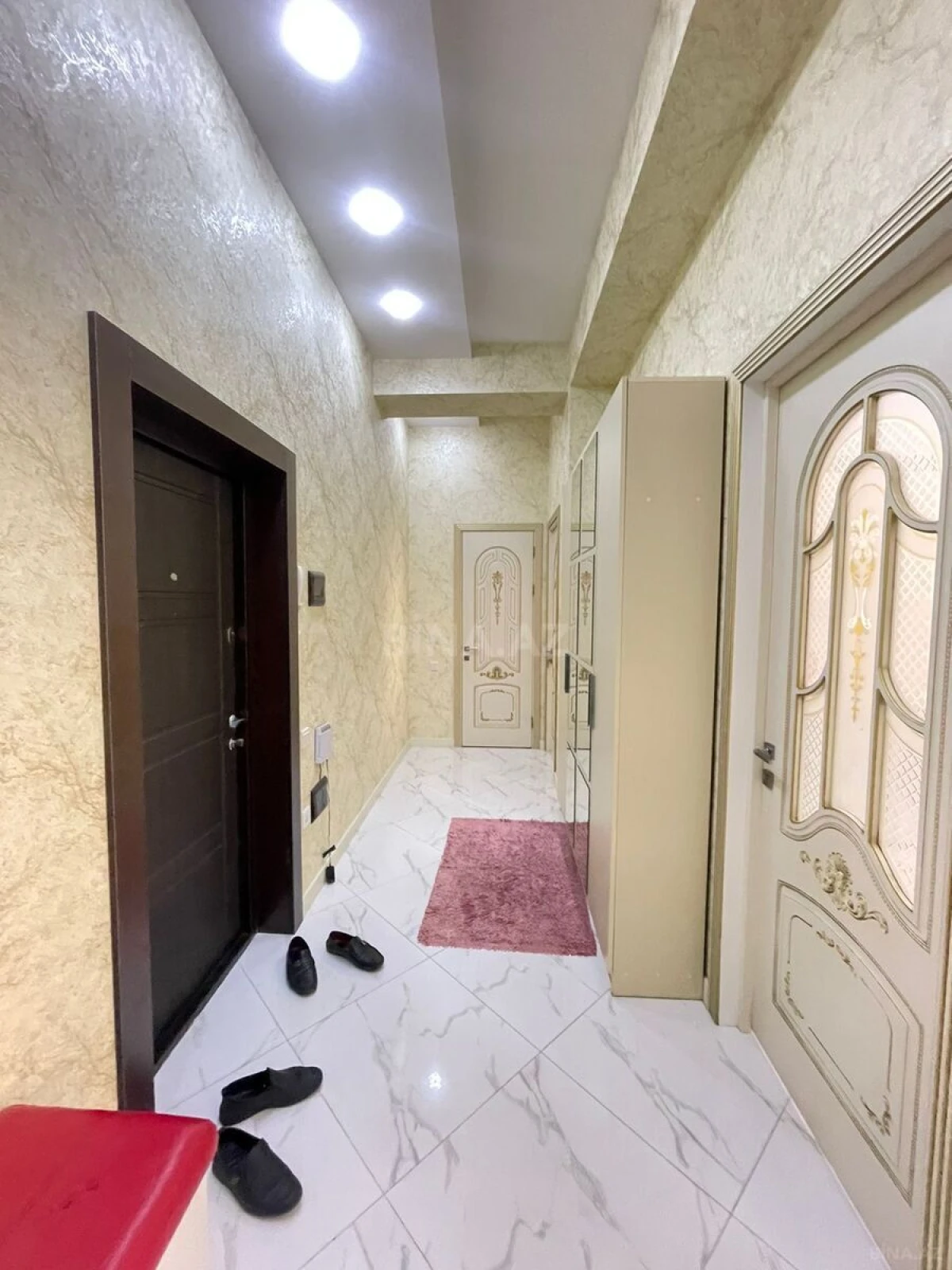 Kirayə verilir 2 otaqlı mənzil 80 m²
