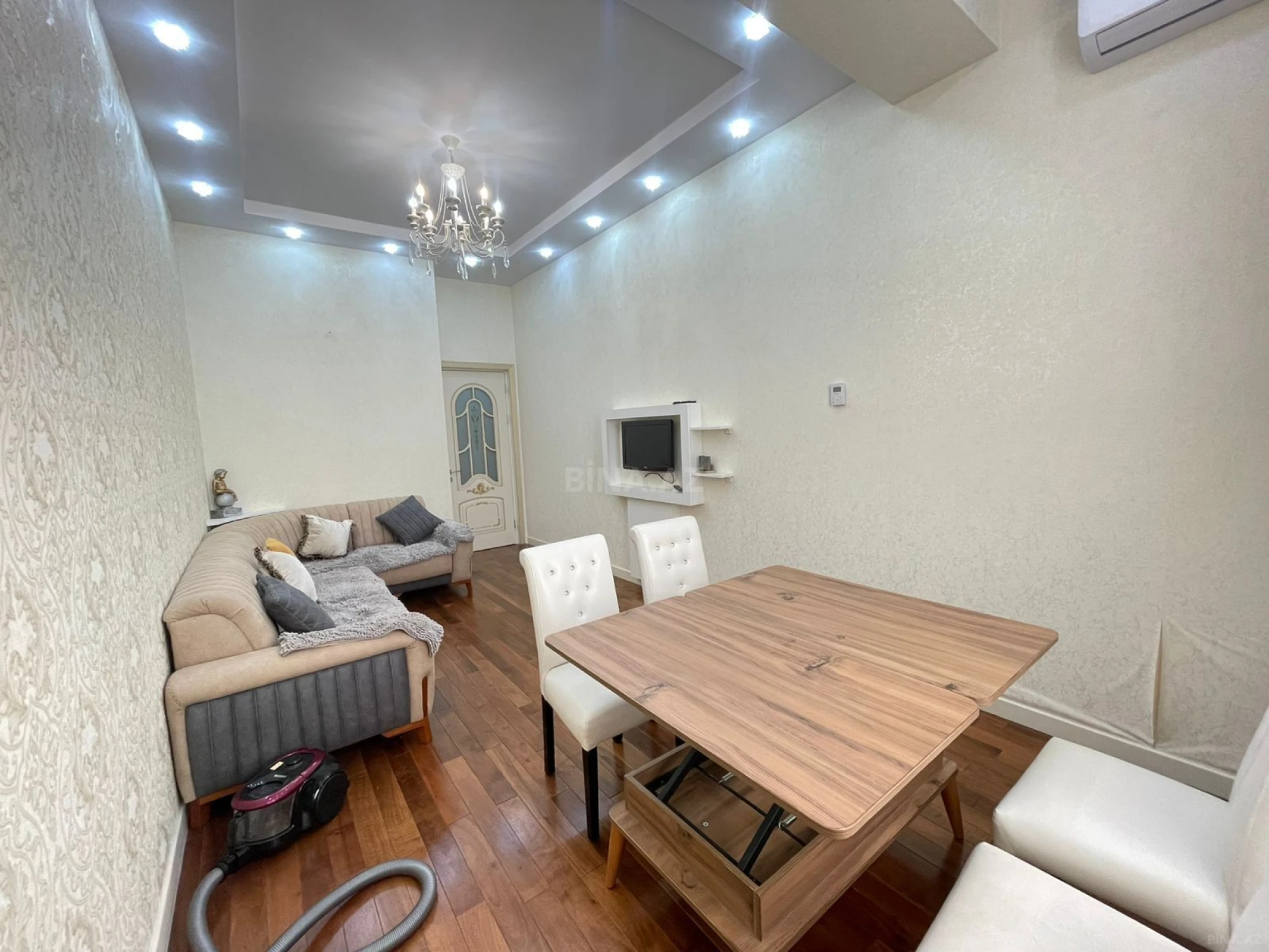Kirayə verilir 2 otaqlı mənzil 80 m²