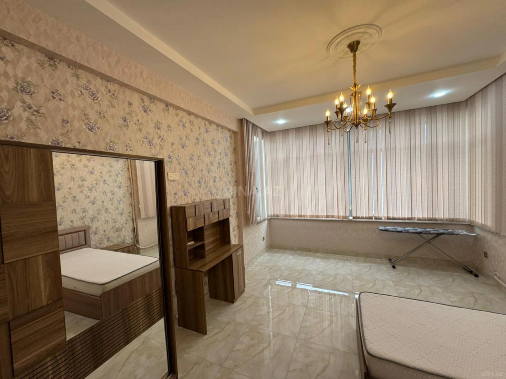 Kirayə verilir 3 otaqlı mənzil 175 m²