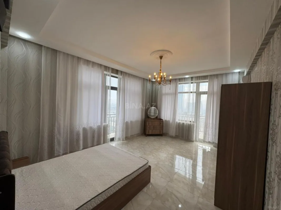 Kirayə verilir 3 otaqlı mənzil 175 m²