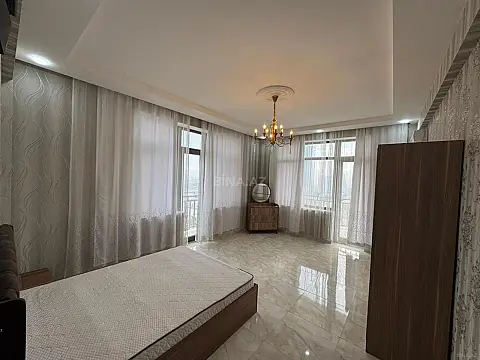 Kirayə verilir 3 otaqlı mənzil 175 m²