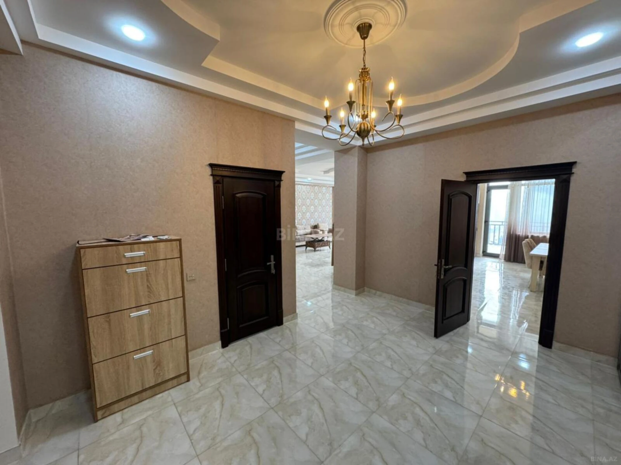 Kirayə verilir 3 otaqlı mənzil 175 m²