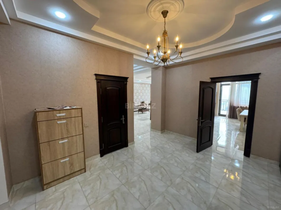 Kirayə verilir 3 otaqlı mənzil 175 m²