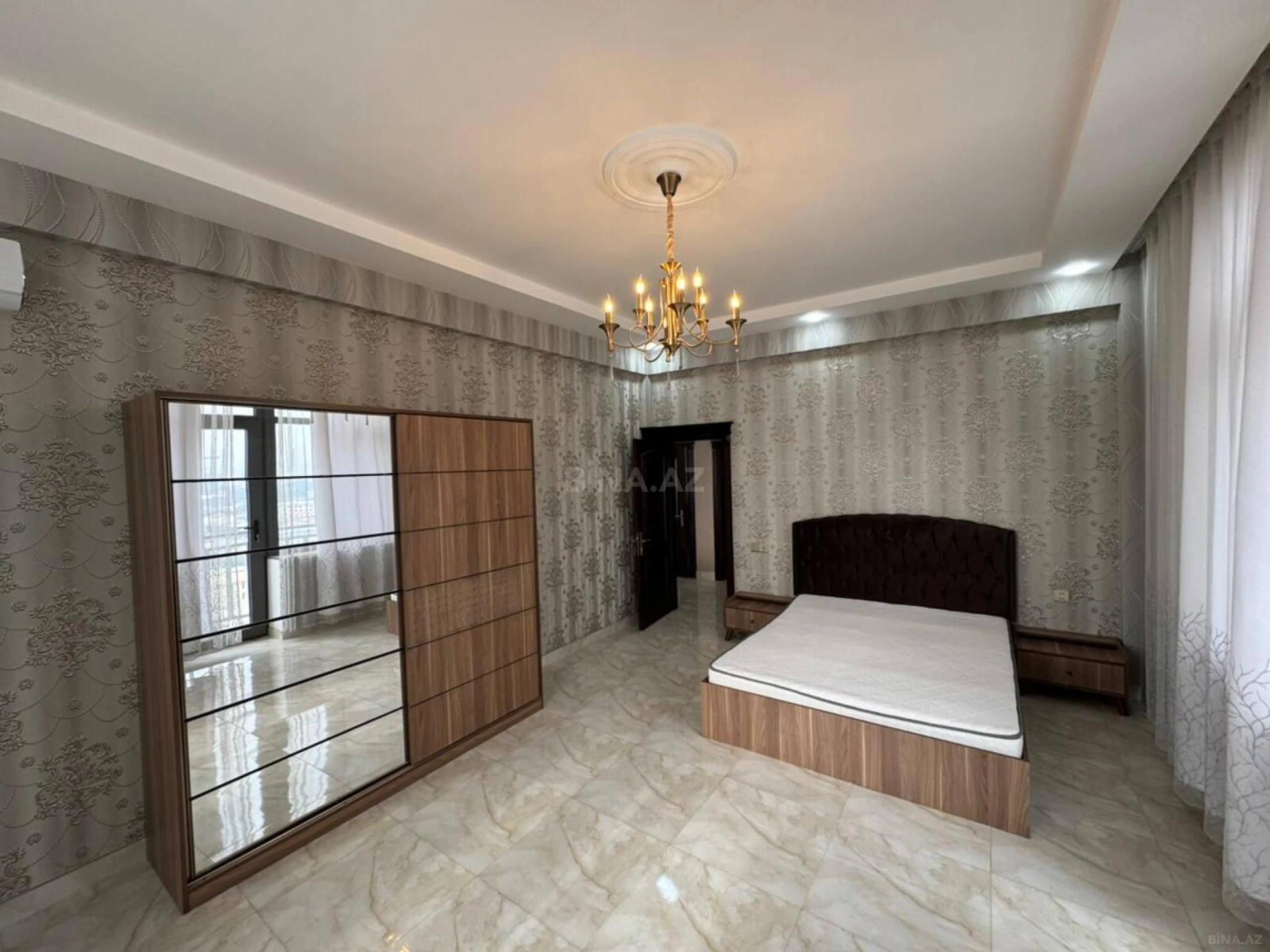 Kirayə verilir 3 otaqlı mənzil 175 m²