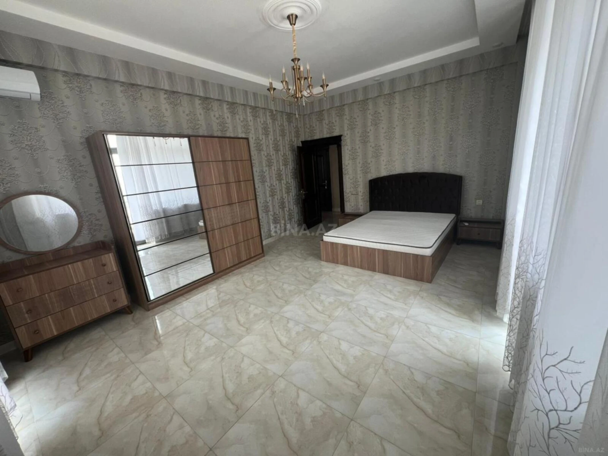 Kirayə verilir 3 otaqlı mənzil 175 m²