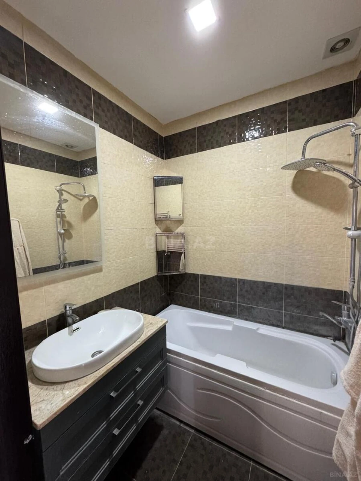 Kirayə verilir 3 otaqlı mənzil 120 m²