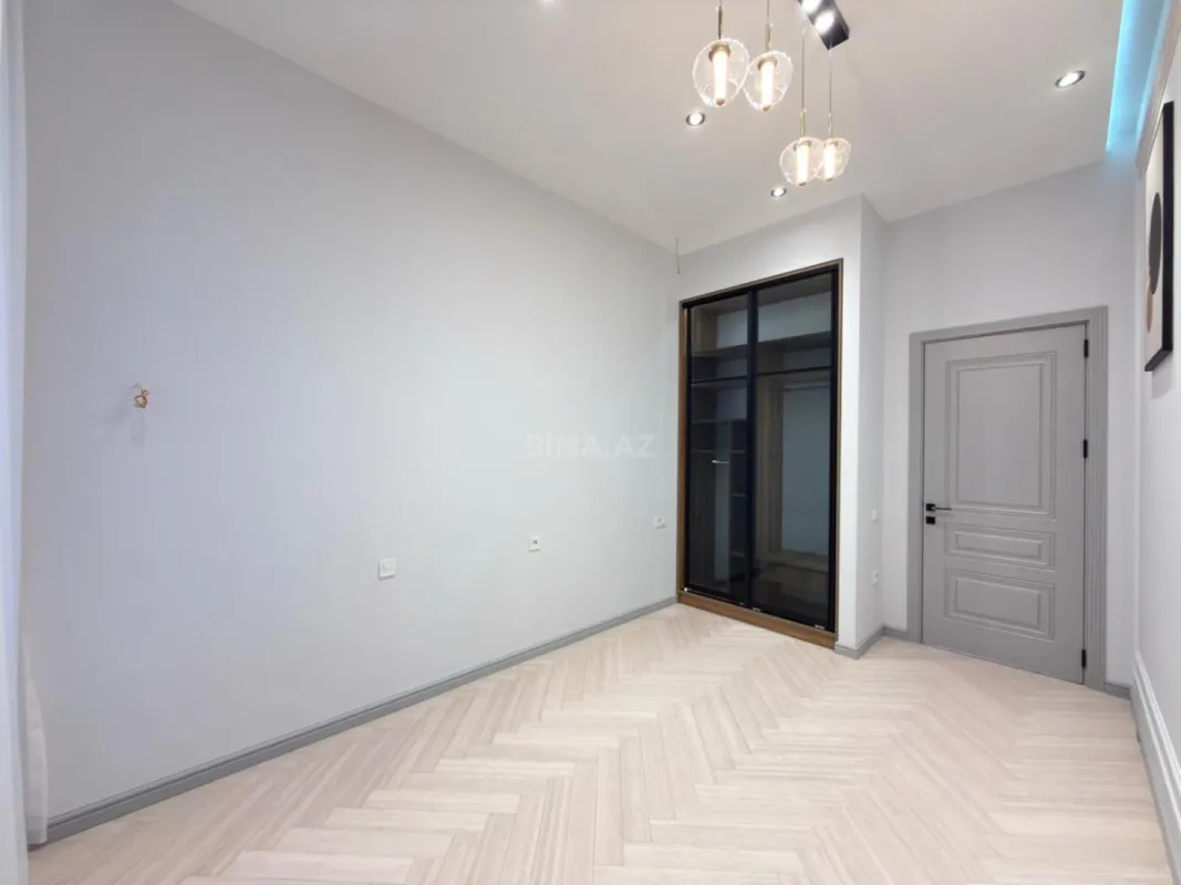 Satılır 3 otaqlı mənzil 125 m²