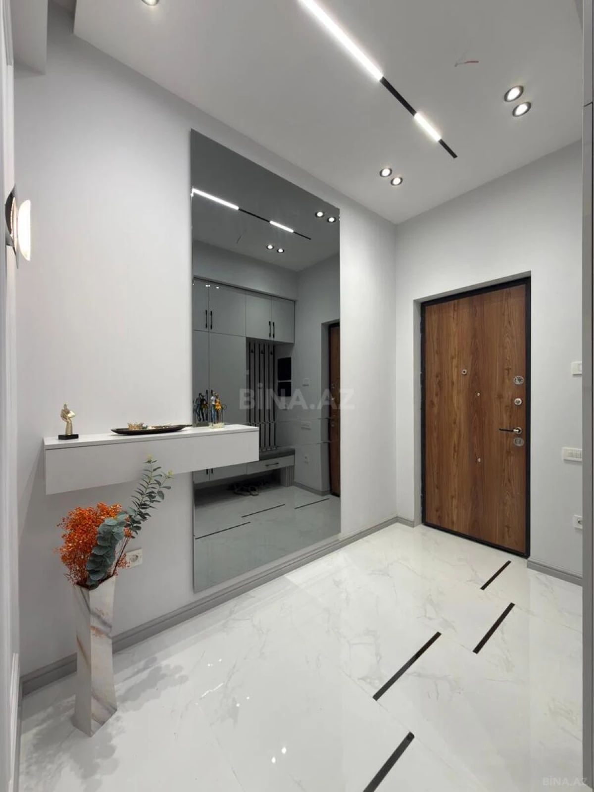 Satılır 3 otaqlı mənzil 125 m²