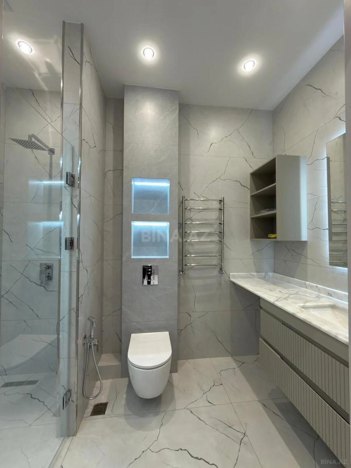 Satılır 3 otaqlı mənzil 125 m²