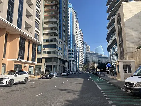 Satılır 3 otaqlı mənzil 106 m²