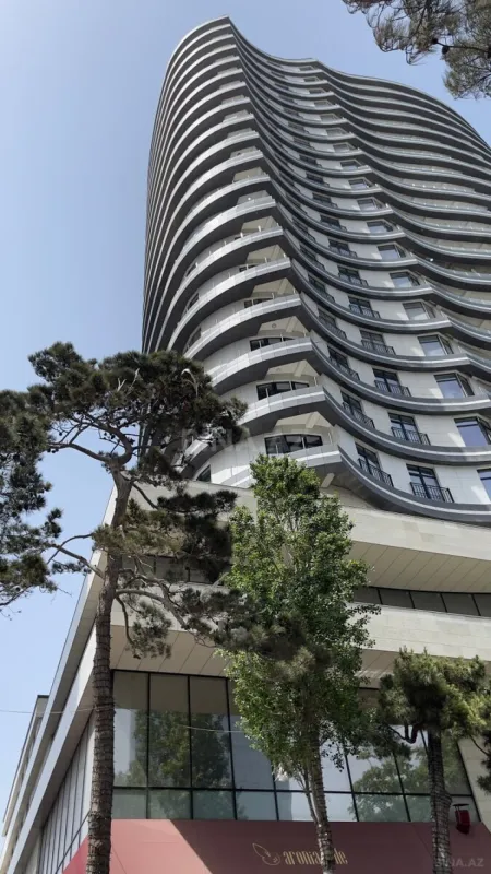 Satılır 3 otaqlı mənzil 106 m²