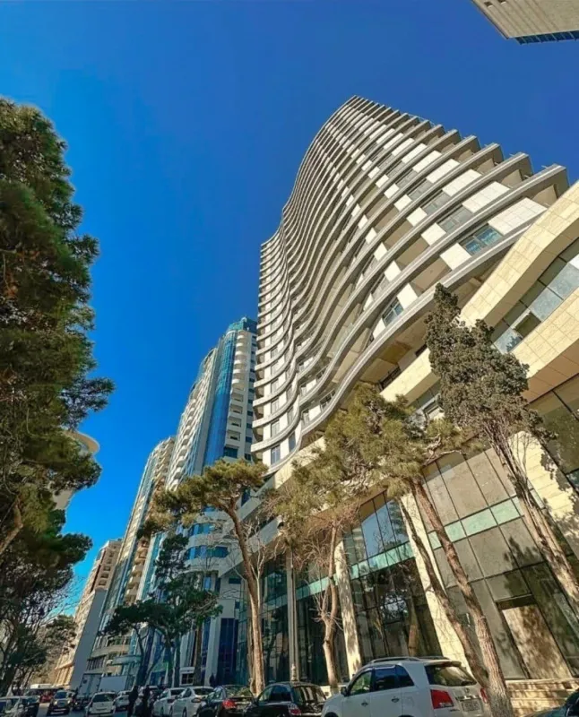 Satılır 3 otaqlı mənzil 106 m²