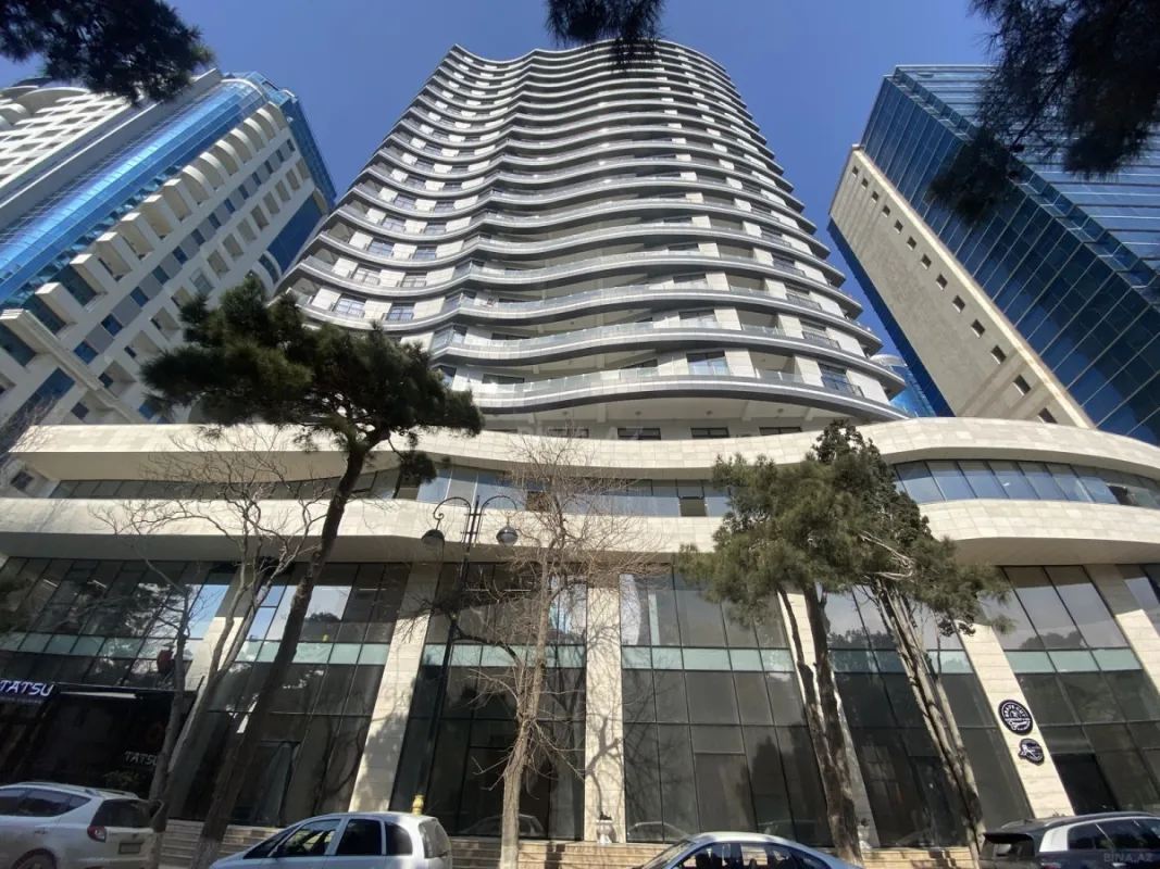 Satılır 3 otaqlı mənzil 106 m²