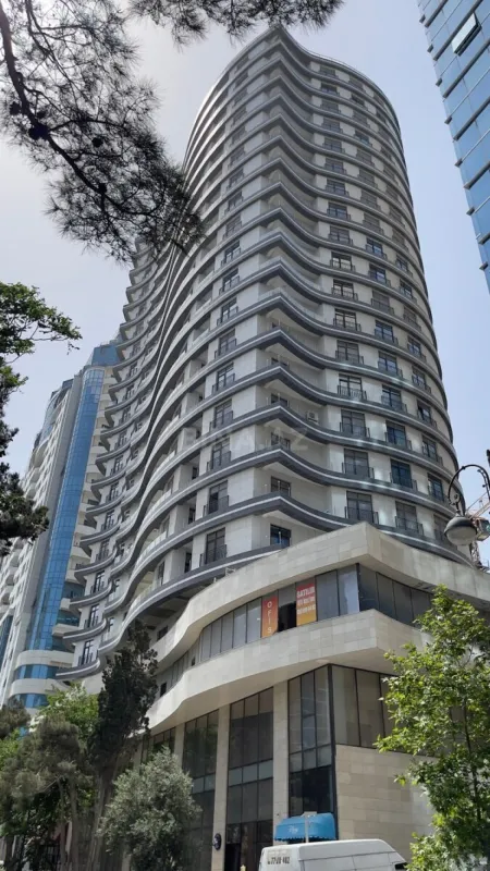 Satılır 3 otaqlı mənzil 106 m²
