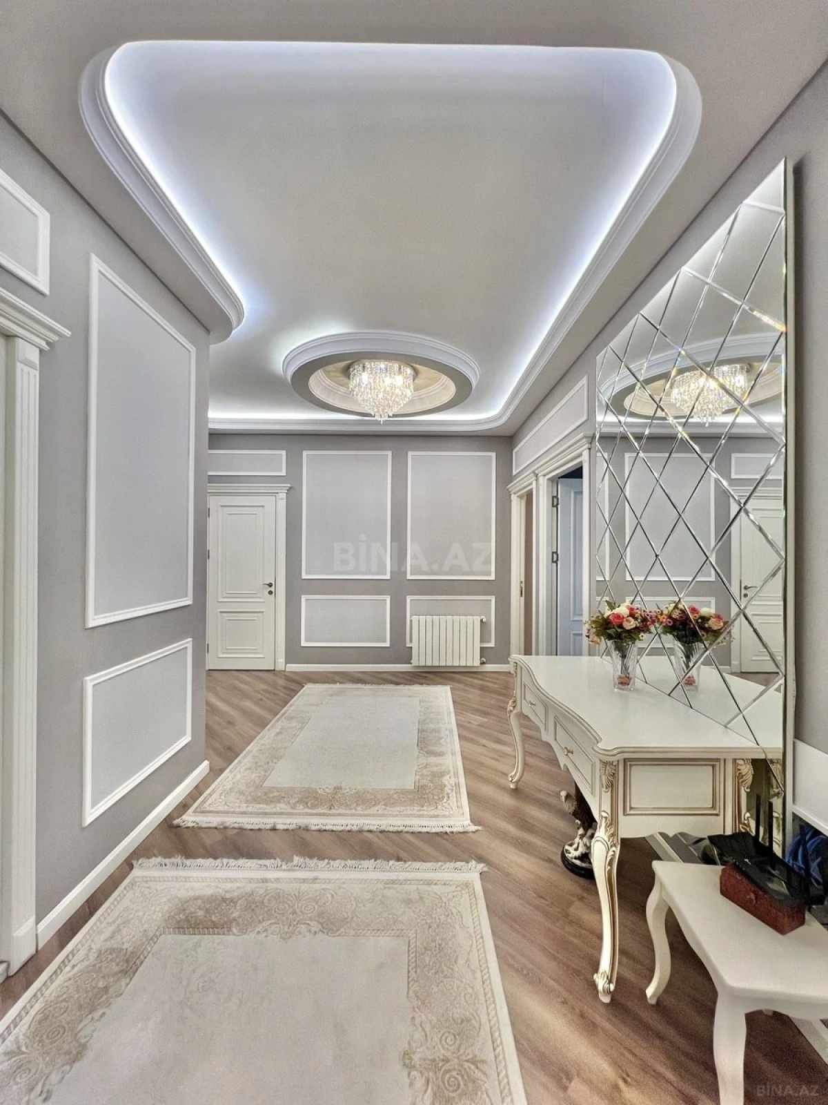 Satılır 4 otaqlı mənzil 180 m²