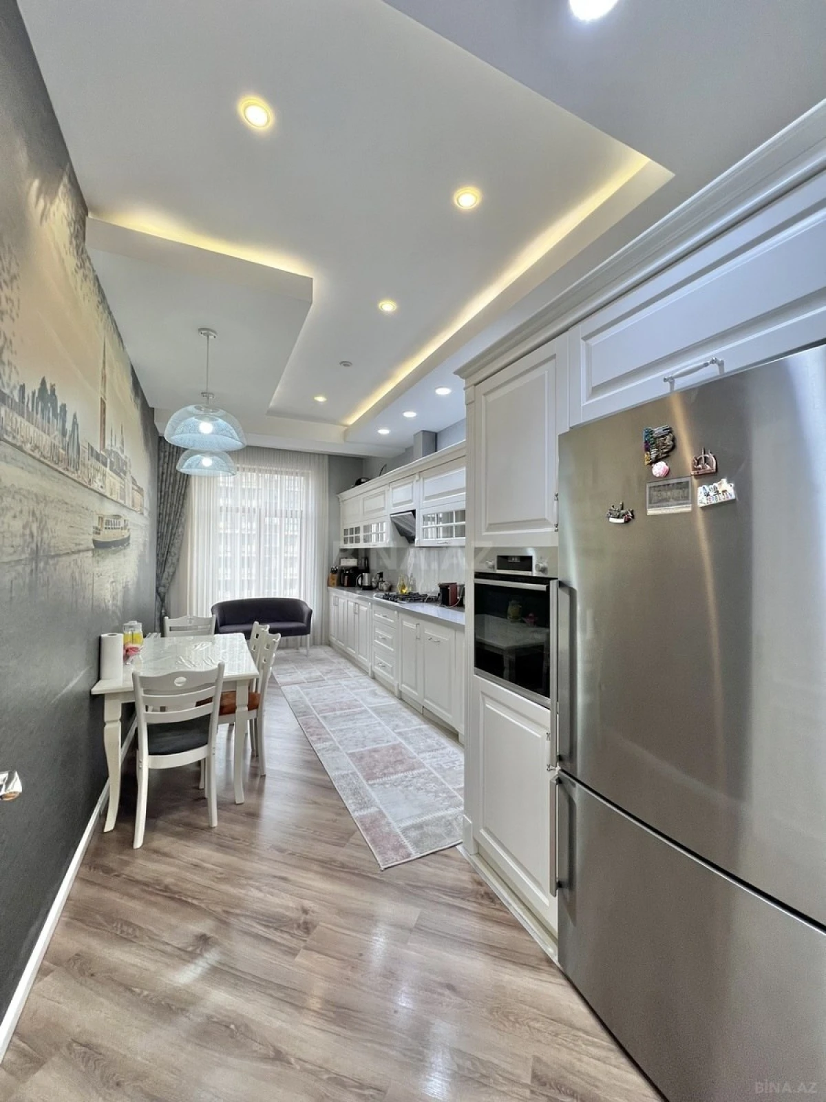 Satılır 4 otaqlı mənzil 180 m²