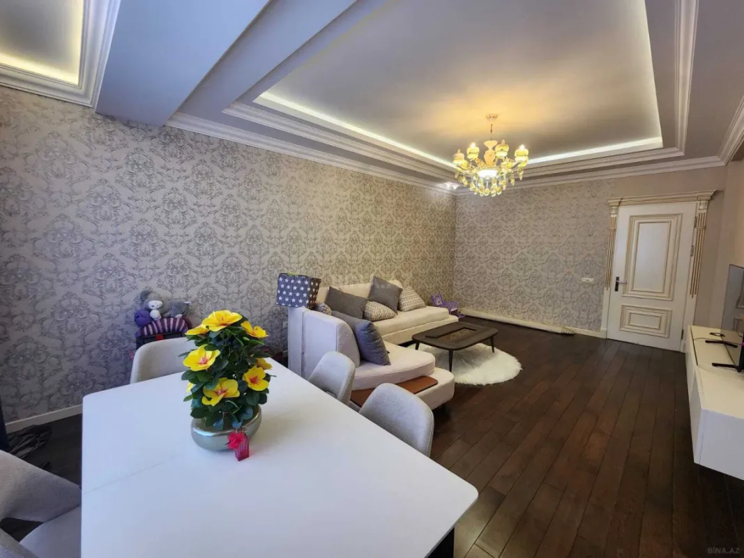Satılır 2 otaqlı mənzil 108 m²
