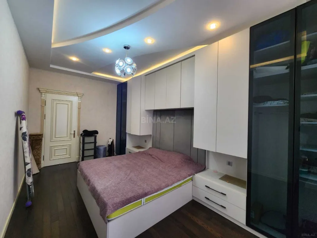 Satılır 2 otaqlı mənzil 108 m²