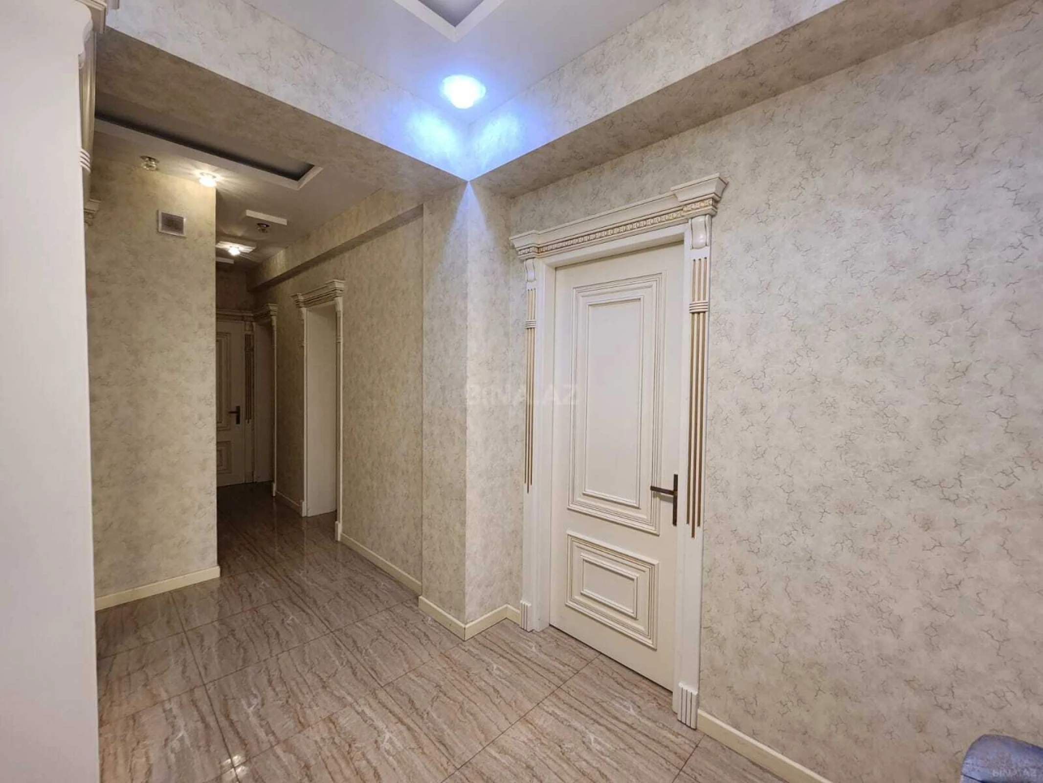 Satılır 2 otaqlı mənzil 108 m²