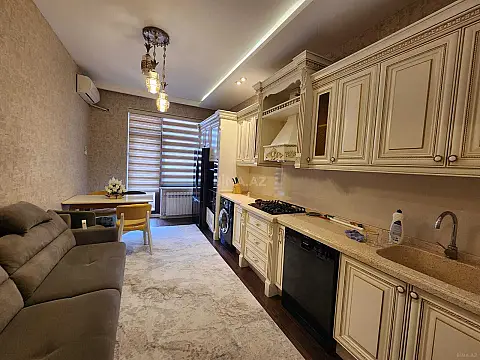 Satılır 2 otaqlı mənzil 108 m²